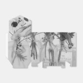 Vier flessen en witte bloemen bedankdoosjes (Uitgevouwen)