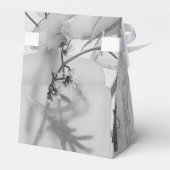 Vier flessen en witte bloemen bedankdoosjes (Achterkant)