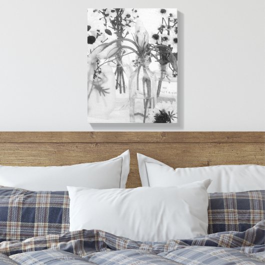 Vier flessen en witte bloemen canvas afdruk (Insitu (Slaapkamer))
