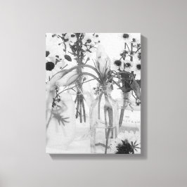 Vier flessen en witte bloemen canvas afdruk
