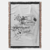 Vier flessen en witte bloemen deken (Voorkant Verticaal)