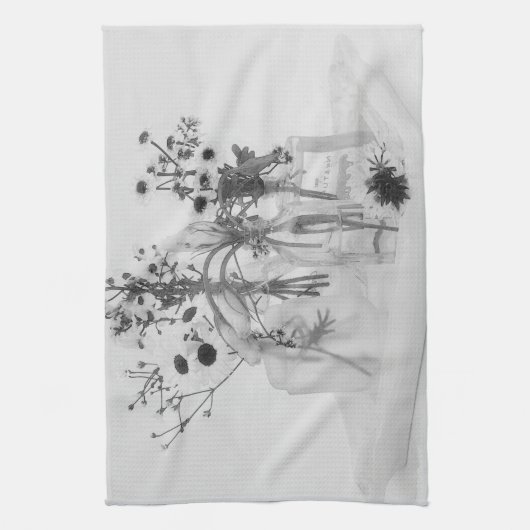 Vier flessen en witte bloemen theedoek (Verticaal)