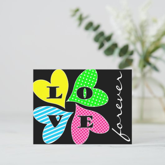 Vier gekleurde harten feestdagenkaart (Staand voorkant)