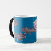 Vier grijze walvisbaby's en Mok van moeder (Voorkant links)