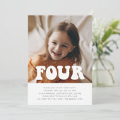 Vier - Groovy Foto Verjaardag Uitnodiging (Staand voorkant)