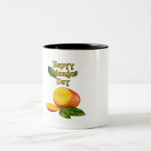 Vier Happy Mango Day: Sappige Mango's in volle B Tweekleurige Koffiemok (Center)