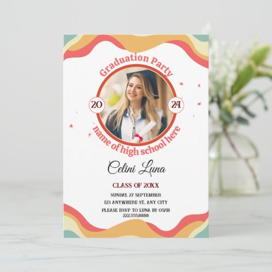 Vier het met Groovy Retro Graduation Uitnodigingen (Staand voorkant)