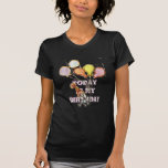 Vier het met onze speelse verjaardagsgroet Happy T-shirt<br><div class="desc">Vier het met onze speelse verjaardagsgroet: Happy Birthday Broer. Maak de speciale dag van je broer nog leuker met onze speelse verjaardagsgroet: Happy Birthday Bro! Dit grillige ontwerp is voorzien van een grappig stripfiguur met kleurrijke ballonnen, die perfect de vreugde en het gelach van verjaardagsvieringen vastleggen. Waarom kiezen voor een...</div>