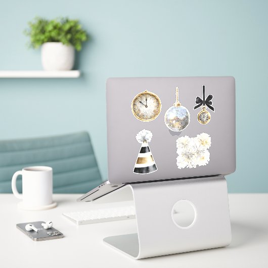 Vier het nieuwe jaar sticker (Laptop op bureau)