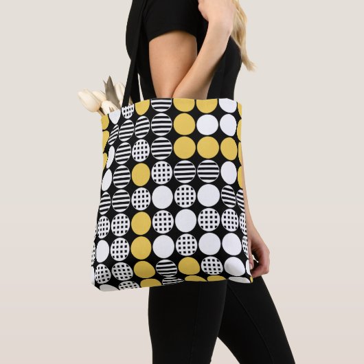 Vier in een rij - Dot design - zwart, wit, geel Tote Bag (Dichtbij)