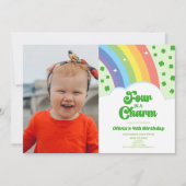 Vier is een charmante regenboogklaver 4e verjaarda kaart (Voorkant)