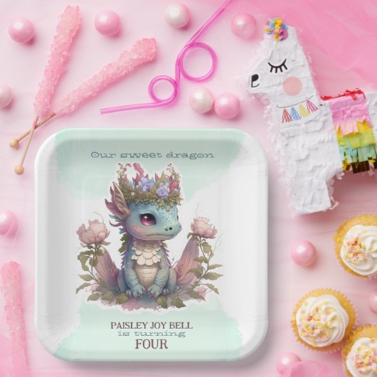 Vier jaar oud meisje draak papieren bordje (Feest)