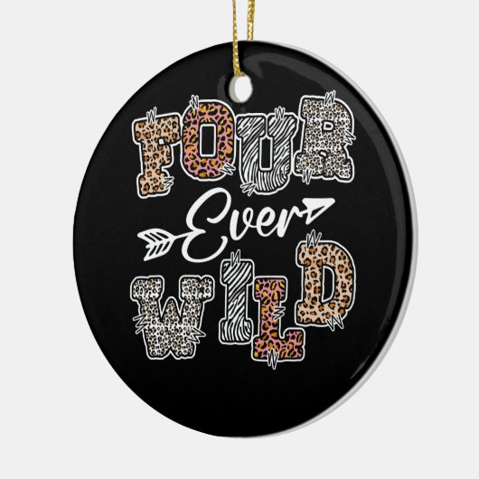 Vier jaar oude Safari Lop Keramisch Ornament (Links)