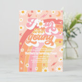 Vier jonge Groovy-regenboog op de vierde verjaarda Kaart (Staand voorkant)