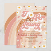 Vier jonge Groovy-regenboog op de vierde verjaarda Kaart (Voorkant / Achterkant)