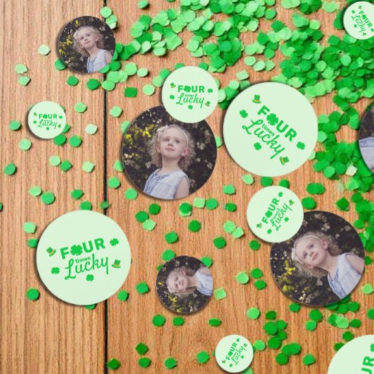 Vier keer gelukkige 4e verjaardag confetti