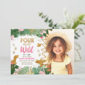 Vier keer Wild DinoGirl Pink Dinosaur 4e verjaarda Kaart (Staand voorkant)