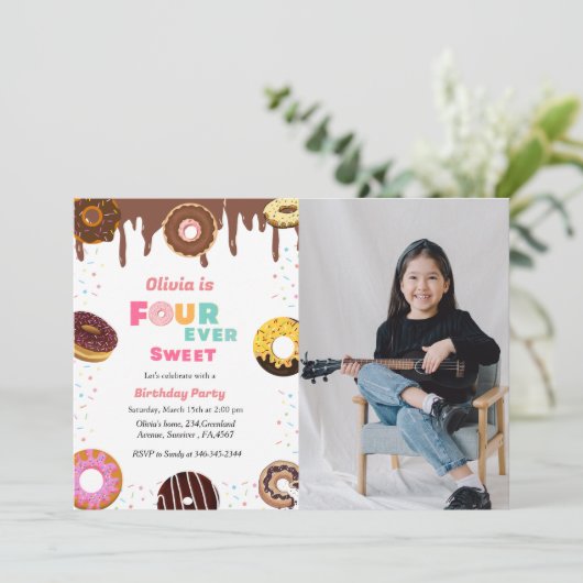 Vier keer zoete verjaardag, liefje 4e donut thema kaart (Staand voorkant)