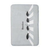 Vier kevers lopen over een kruising in Londen... Badmat (Voorkant Verticaal)