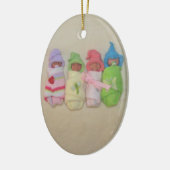 Vier kleine baby's: Polymeer-klepbeeldhouwwerken Keramisch Ornament (Links)