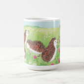 Vier kleine egel in de bloeiende wei koffiemok (Center)