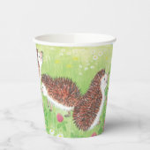 Vier kleine egel in de bloeiende wei papieren bekers (Links)