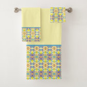 Vier kleuren op geel bad handdoek (Insitu)