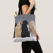 Vier labrador honden in sneeuw tote bag (Dichtbij)