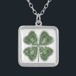 Vier Leaf Clover St. Patrick's Day Zilver Vergulden Ketting<br><div class="desc">Dit product is voorzien van een afbeelding van een gelukkige groene klaver met vier bladzijden,  versierd met vormen en een verstoord uiterlijk.</div>