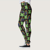 Vier lederompen en regenbogen leggings (Links)