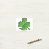 Vier lef-klaver post-it® notes (Op bureau)