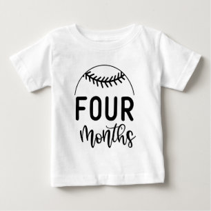 Vier maanden honkbal baby mijlpaal -