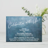 Vier met ons handschrift over blauwe grunge kaart (Staand voorkant)