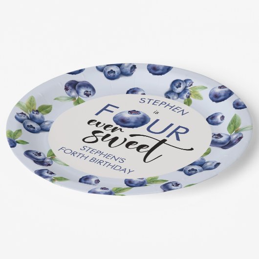 Vier ooit zoete blauwe bessen kinderen verjaardag papieren bordje (Gekanteld)