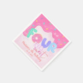 vier roze roze roodbruinvissen die de verjaardag v servet (Hoek)