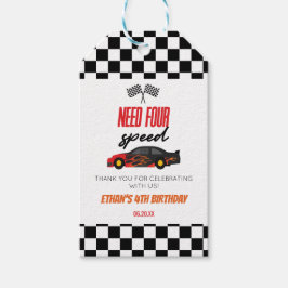 Vier snelheids-rode-raderauto's van vierde verjaar cadeaulabel