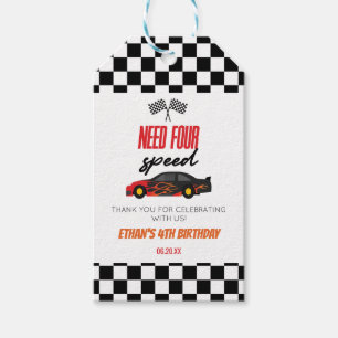 Vier snelheids-rode-raderauto's van vierde verjaar cadeaulabel