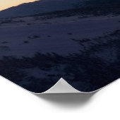 Vier snowboarders zijn gesilhoueteerd op een skili poster (Hoek)