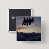 Vier snowboarders zijn gesilhoueteerd op een skili vierkante button 5,1 cm (Voorkant /achterkant)