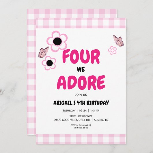 Vier we zijn blij met de vierde meisjesroze verjaa kaart (Voorkant / Achterkant)