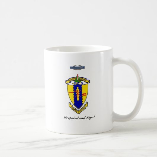 Vierde Cavalry Crest met motto en CIB Koffiemok (Rechts)