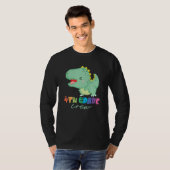 Vierde klas van het personeel van de klas de dinos t-shirt (Voorkant volledig)