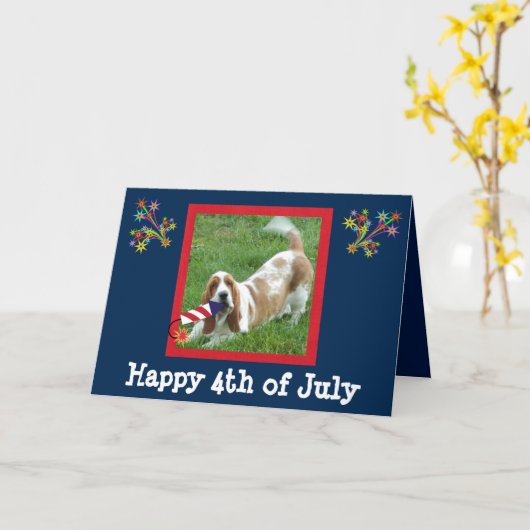 vierde van de Kaart van Juli met Basset Hound en (Gele Bloem)