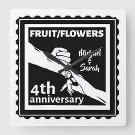 Vierde verjaardag van het huwelijk met romantische vierkante klok