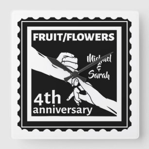 Vierde verjaardag van het huwelijk met romantische vierkante klok