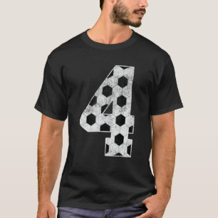 Vierde verjaardag vierde 4 jaar oude voetbaljongen t-shirt