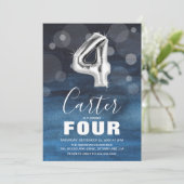 Vierde verjaardag Zilveren ballon | Blauwe Partij Kaart (Staand voorkant)