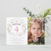 Vierde, vierde, verjaardag van het meisje, met fot kaart (Staand voorkant)