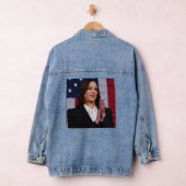VIEREN EN STEMMEN OP KAMALA HARRIS DENIM JACKET (Hangar)