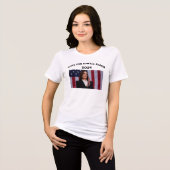 VIEREN EN STEMMEN OP KAMALA HARRIS Tri-Blend SHIRT (Voorkant volledig)